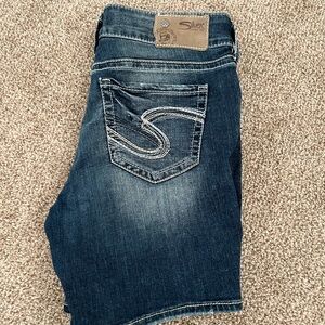 Silver Jeans - Denim Shorts Classic Mid-Thigh